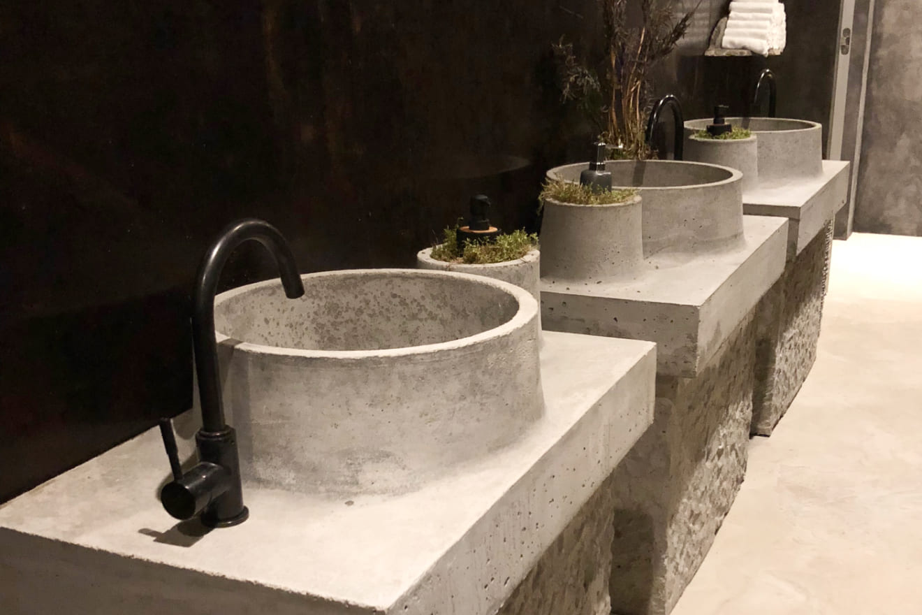 Architectural concrete (decor). Products made of gray concrete with special fillers. Terrazzo.